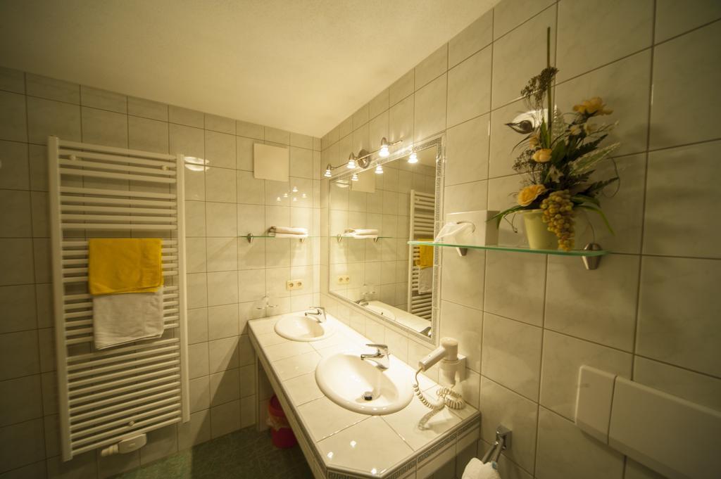 Appartements Al Castagno Ehrwald Exterior photo